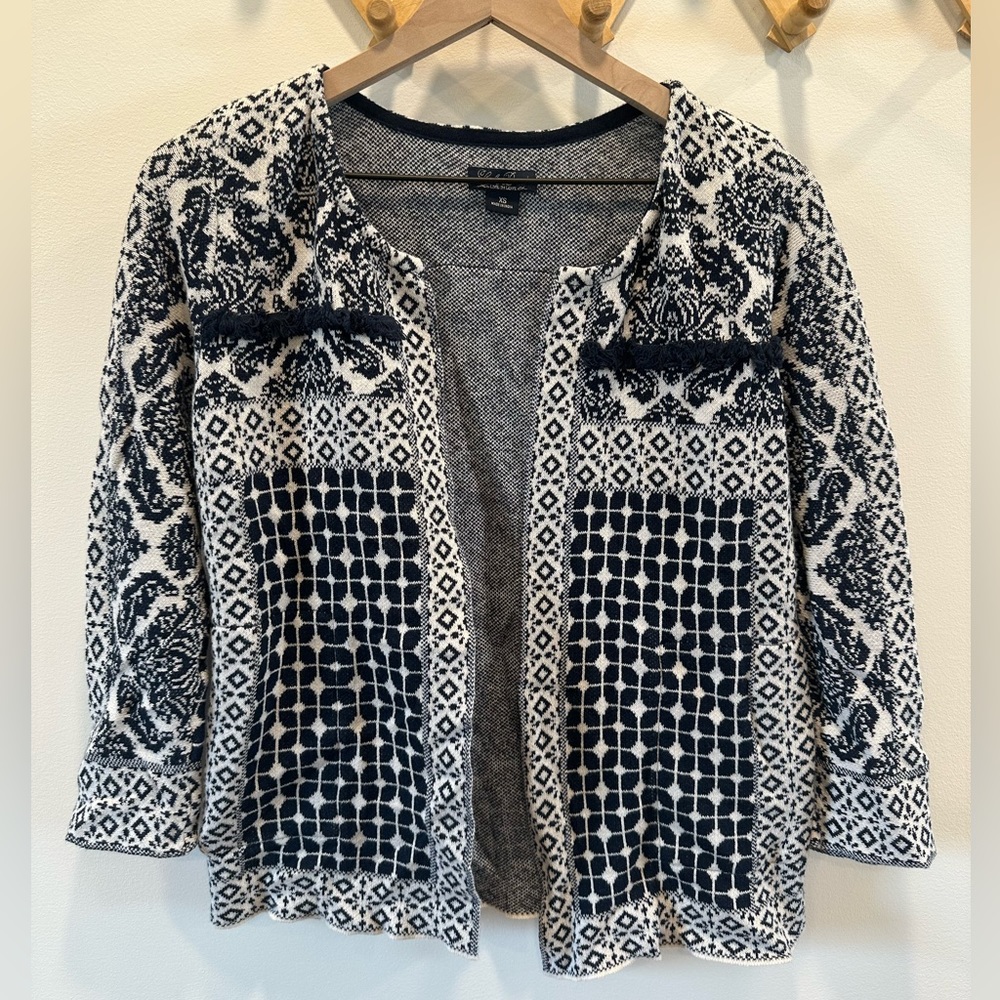 EUC ~ Lucky Brand Open Sweater, Navy and White